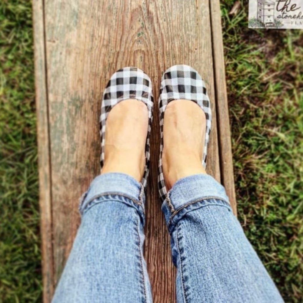 The Storehouse Flats Plaid Black and White
